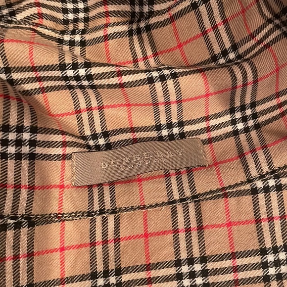 Classic Burberry plaid and khaki reversible rain hat - Picture 2 of 3